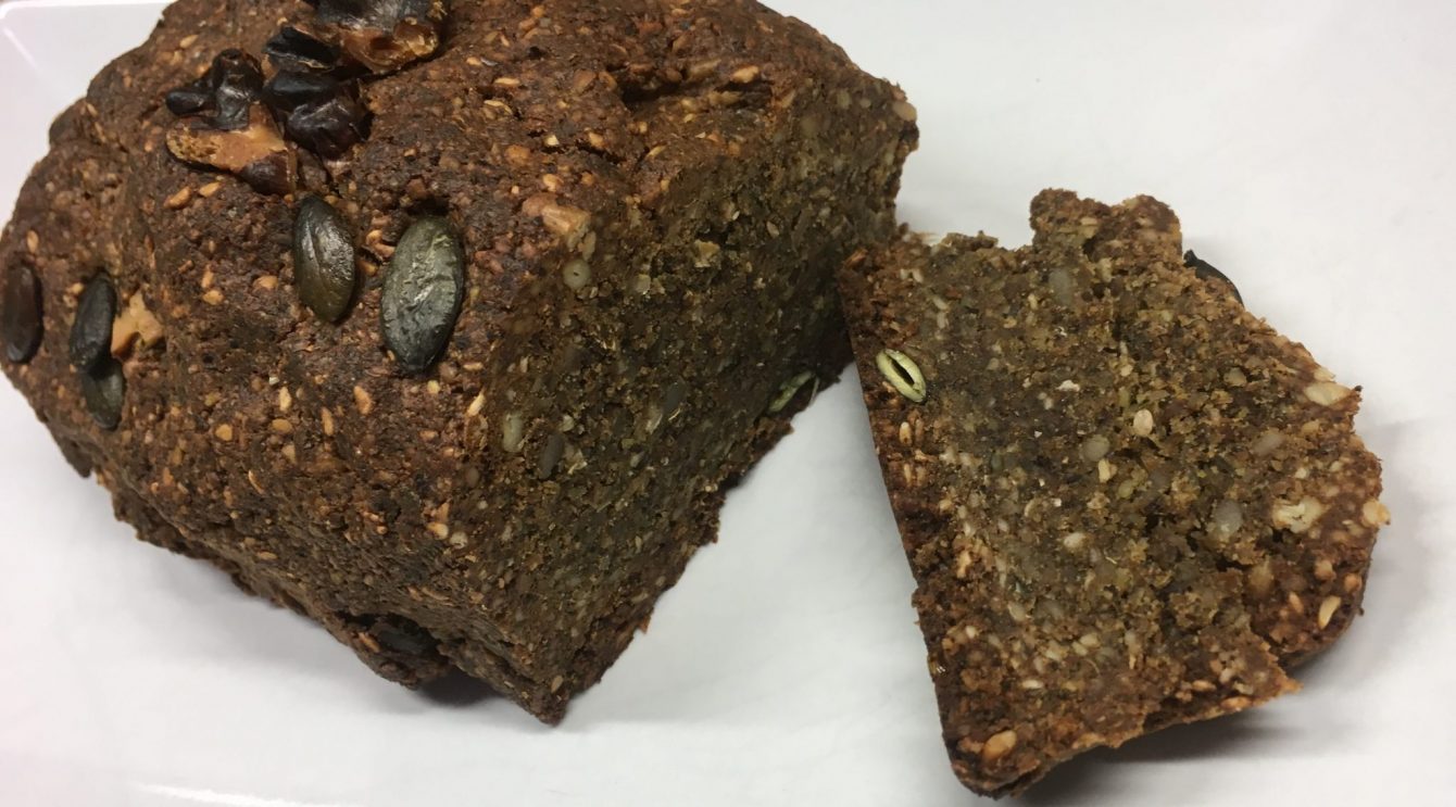 Körnerbrot mit Sonnenblumenkernen, Kürbiskernen und Sesam