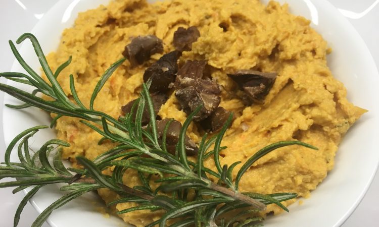 Kürbis Hummus mit Maronen, Rosmarin und Kastanienhonig