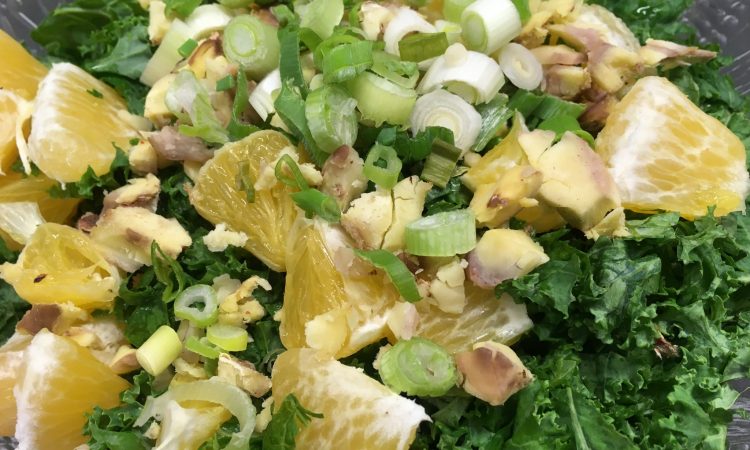 Grünkohl Salat mit Orangen und Maronen