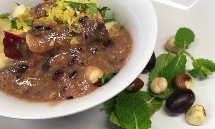 Apfel Bananen Haselnuss Salat mit Trauben-Bananen-Ingwer Püree und Zimt