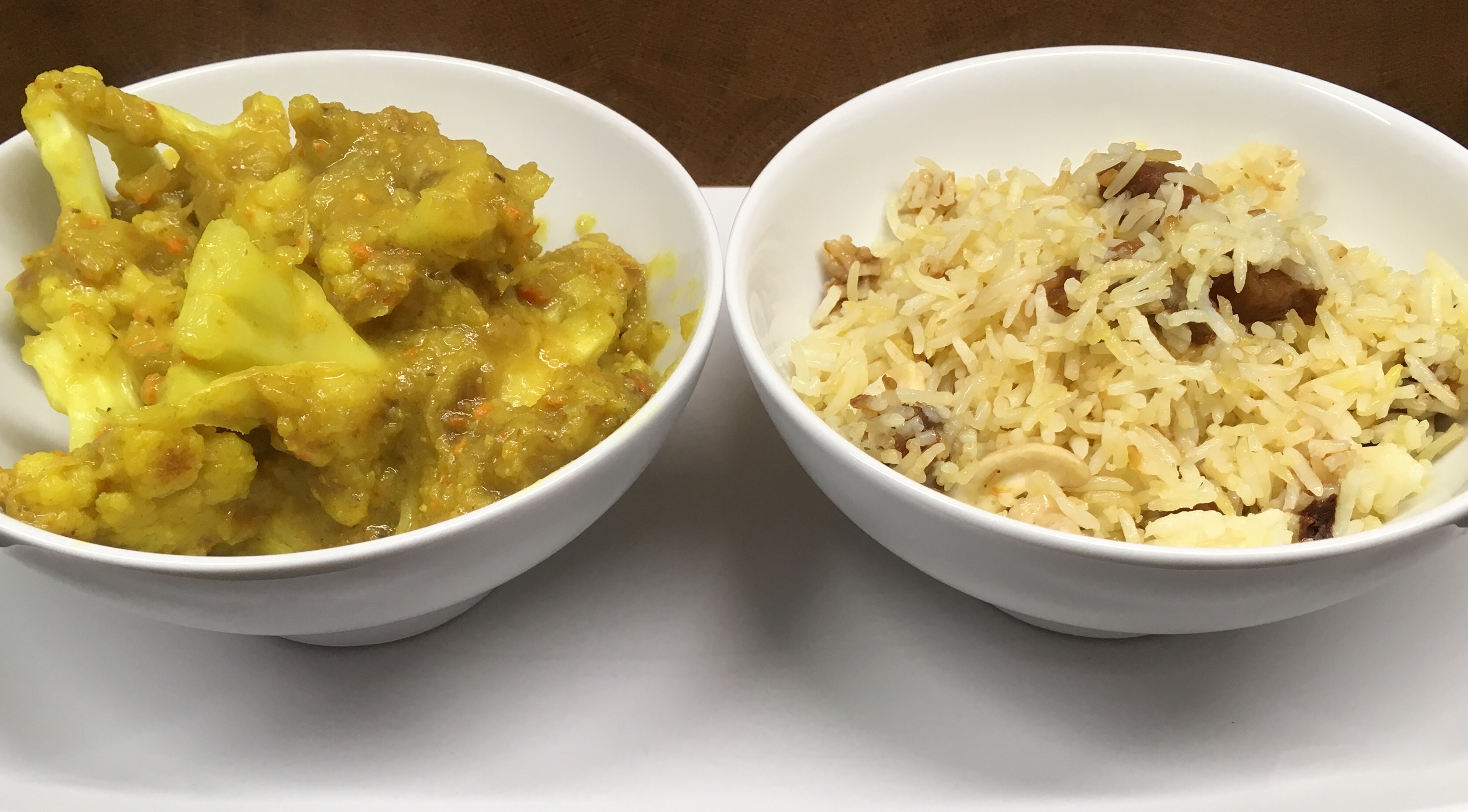 Blumenkohl Bananen Kokosnuss Curry mit Aprikosen-Gewürz-Reis