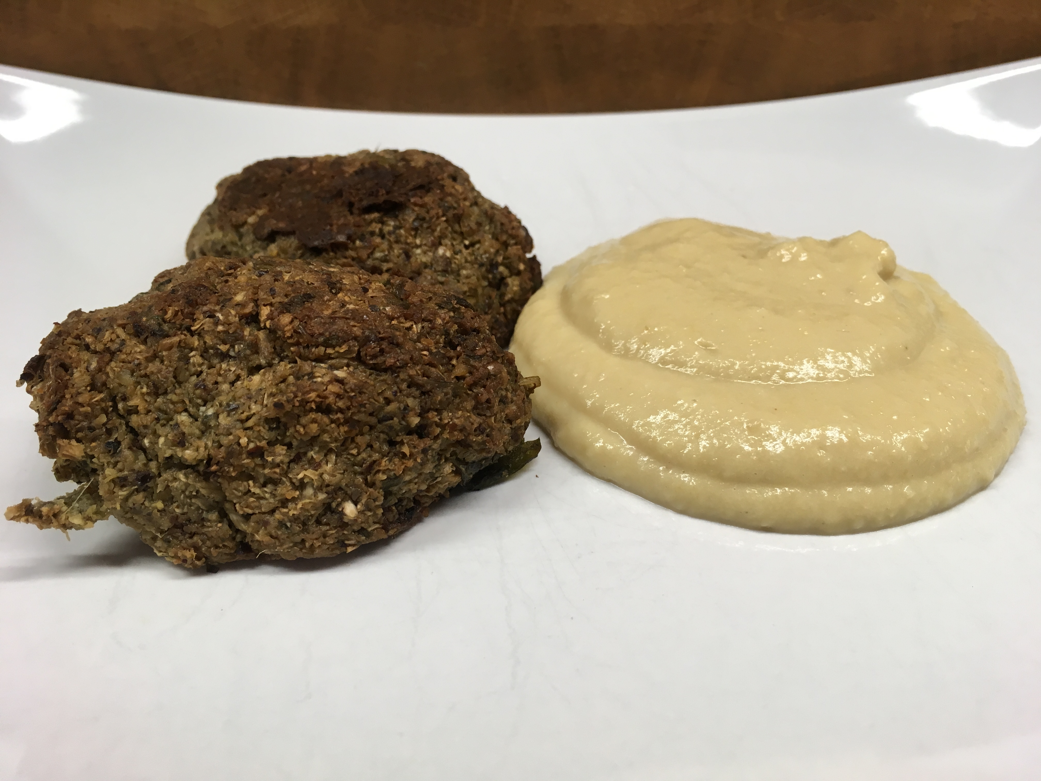 Blumenkohl Hanf Falafel mit Haselnüssen