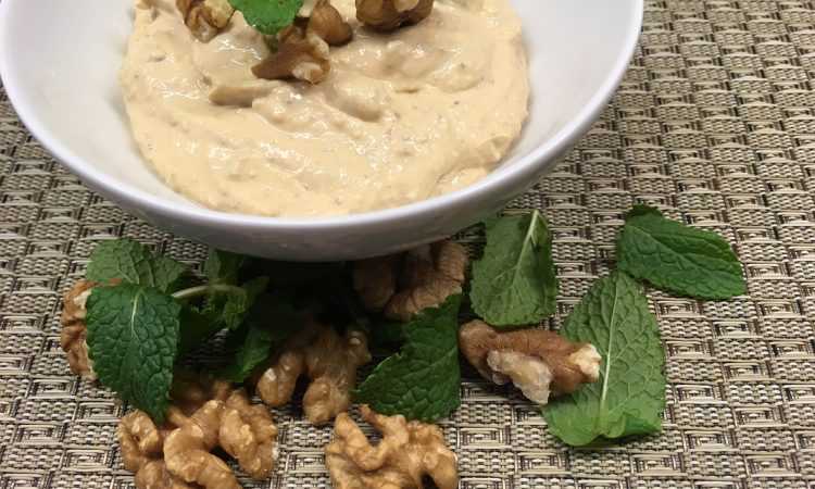 Pikanter Ziegenfrischkäse Dip mit Feigen und Harissa
