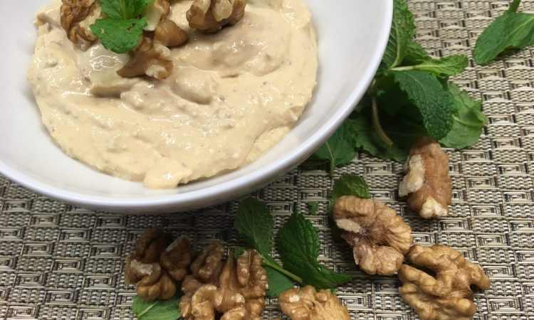 Pikanter Ziegenfrischkäse Dip mit Feigen und Harissa