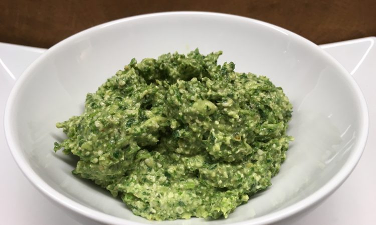 Haselnuss Salbei Pesto