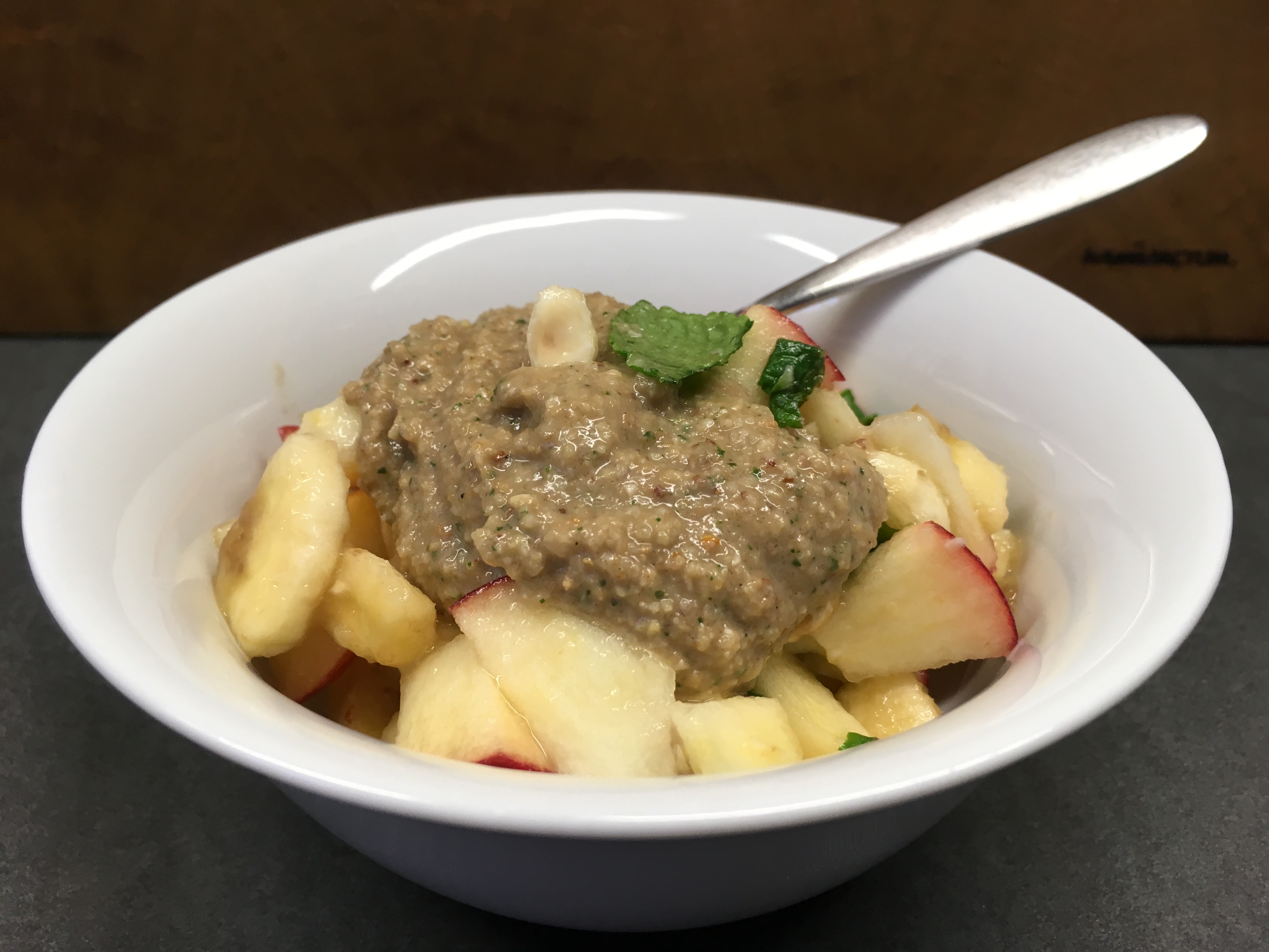 Apfel Bananen Salat mit Haselnuss Bananen Ingwer Creme