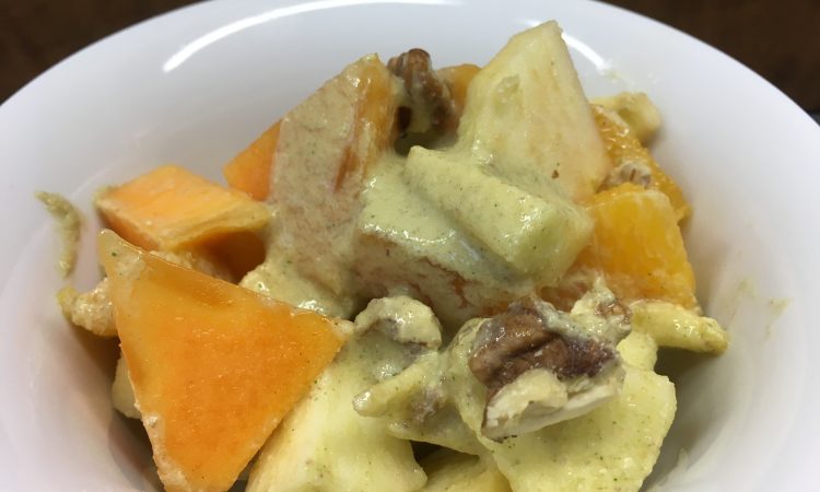 Kaki Apfel Salat mit Orangen Walnuss Zimt Creme
