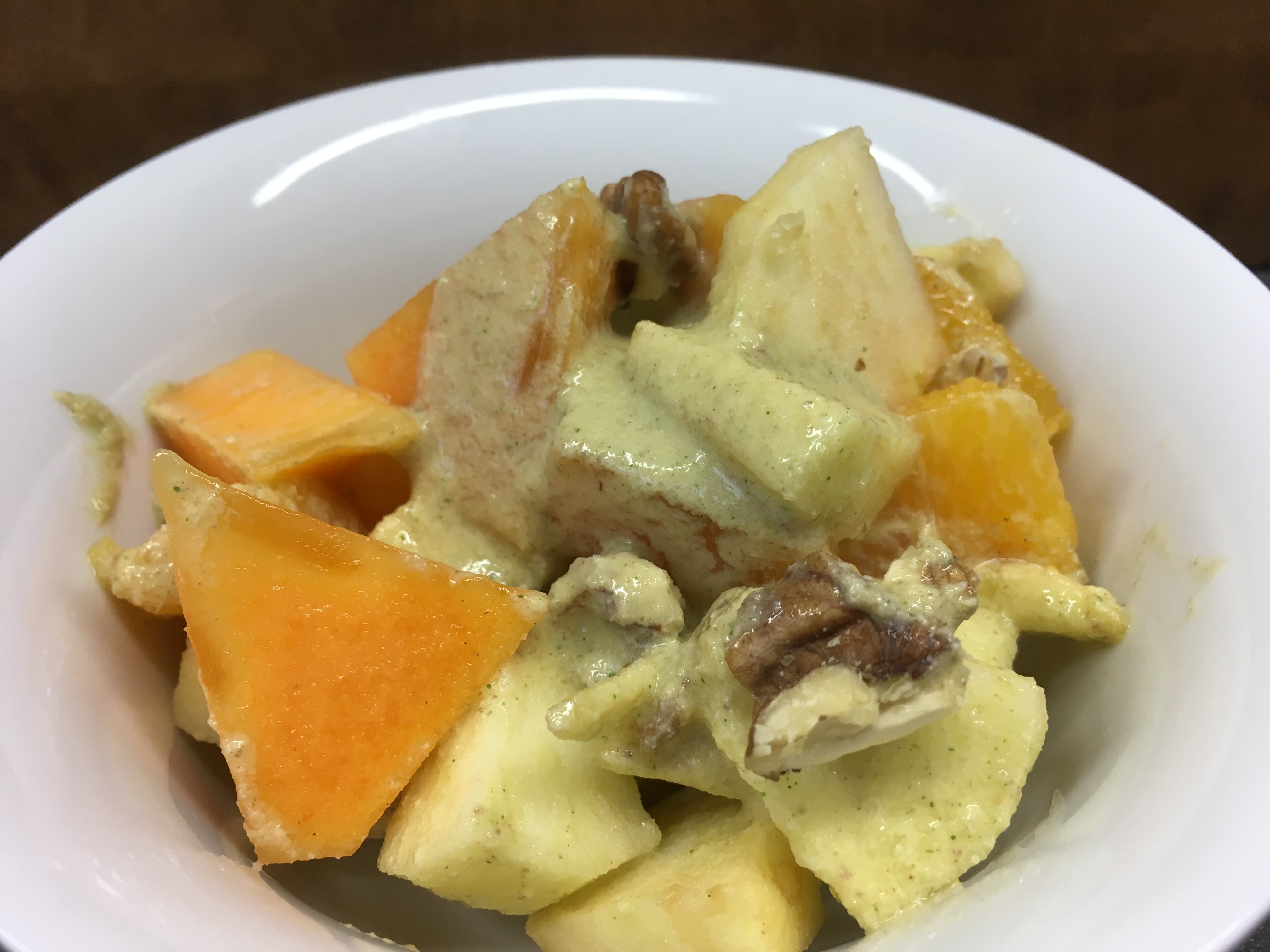 Kaki Apfel Salat mit Orangen Walnuss Zimt Creme