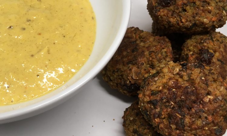 Karotten Hirse Falafel mit Tahini, Hanf und Kürbiskernen