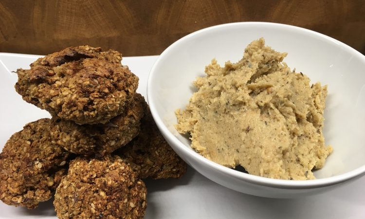 Kohlrabi Falafel mit Kichererbsen und Buchweizen Sprossen