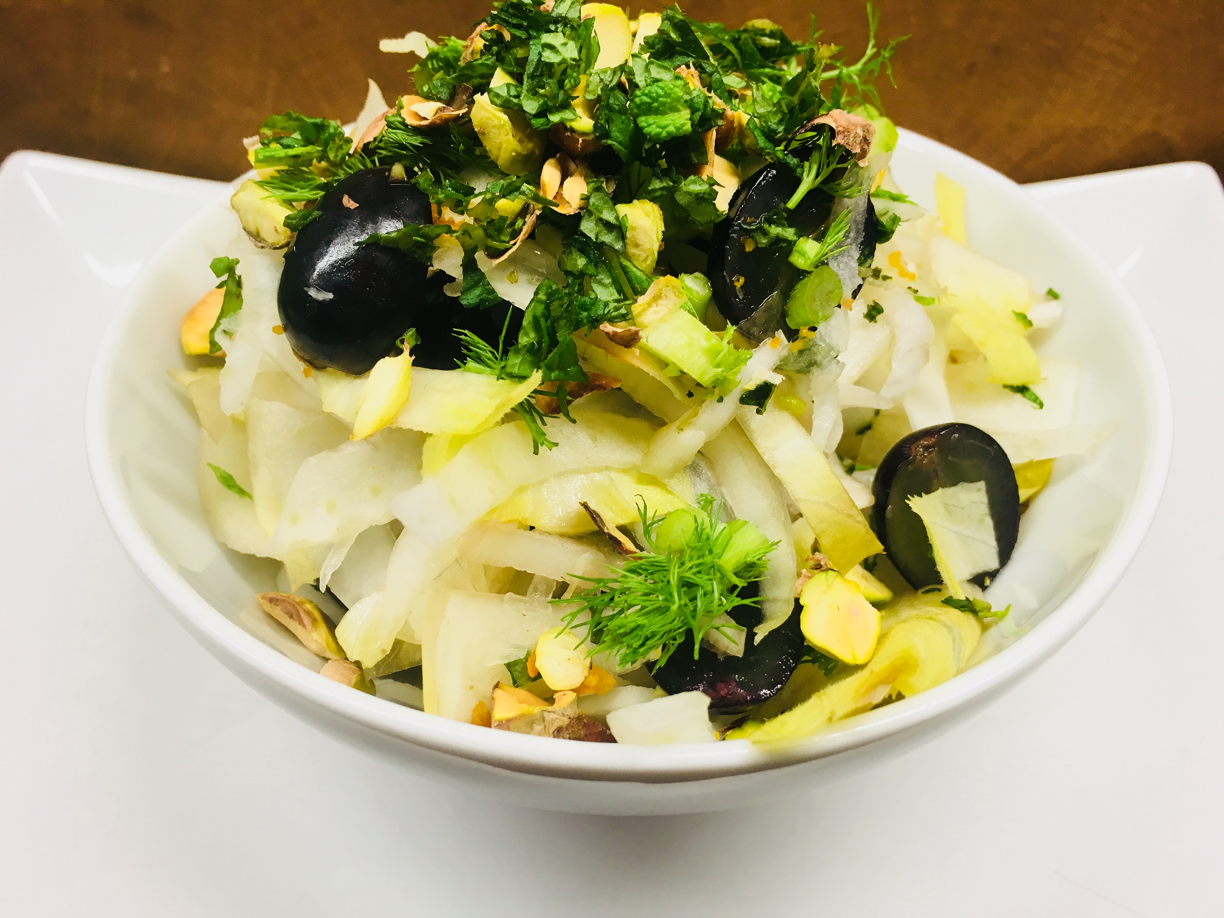 Fenchel Trauben Salat mit Chicorée und Pistazien