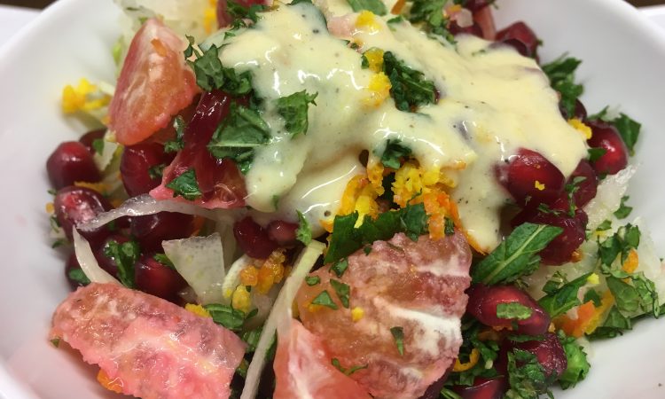 Fenchel Salat mit Blutorangen, Granatapfelkernen und Orangen Mandel Dressing