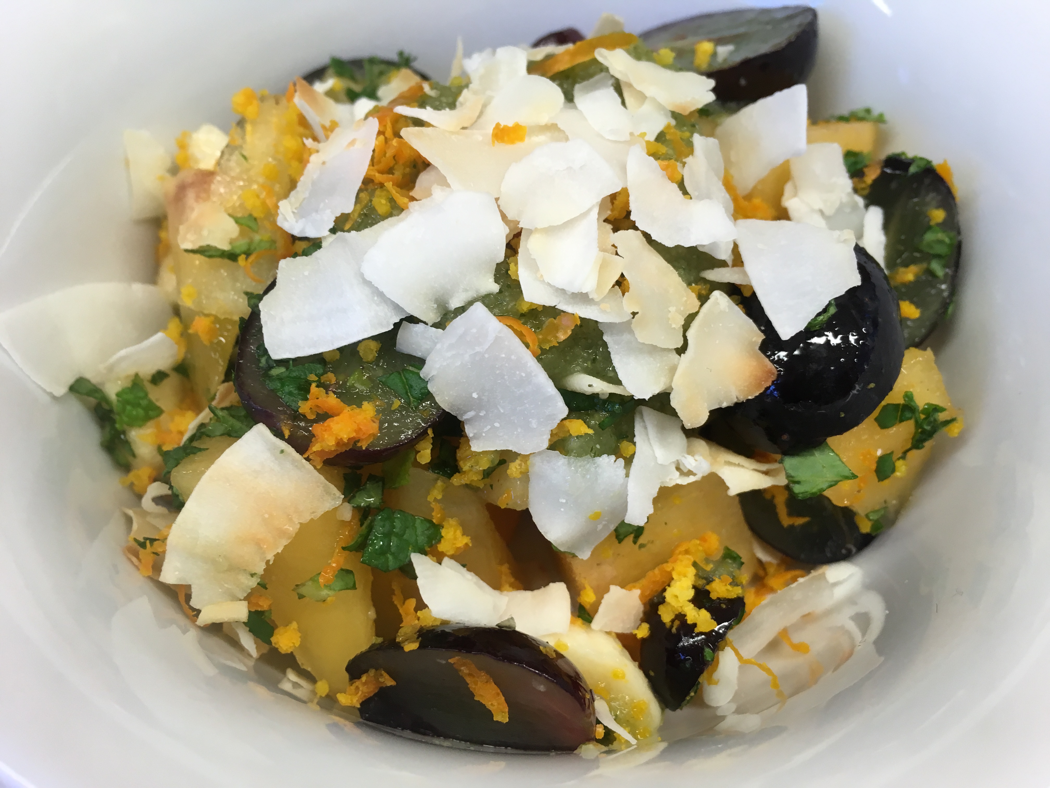 Kaki Trauben Salat mit Birnen Ingwer Minz Dressing