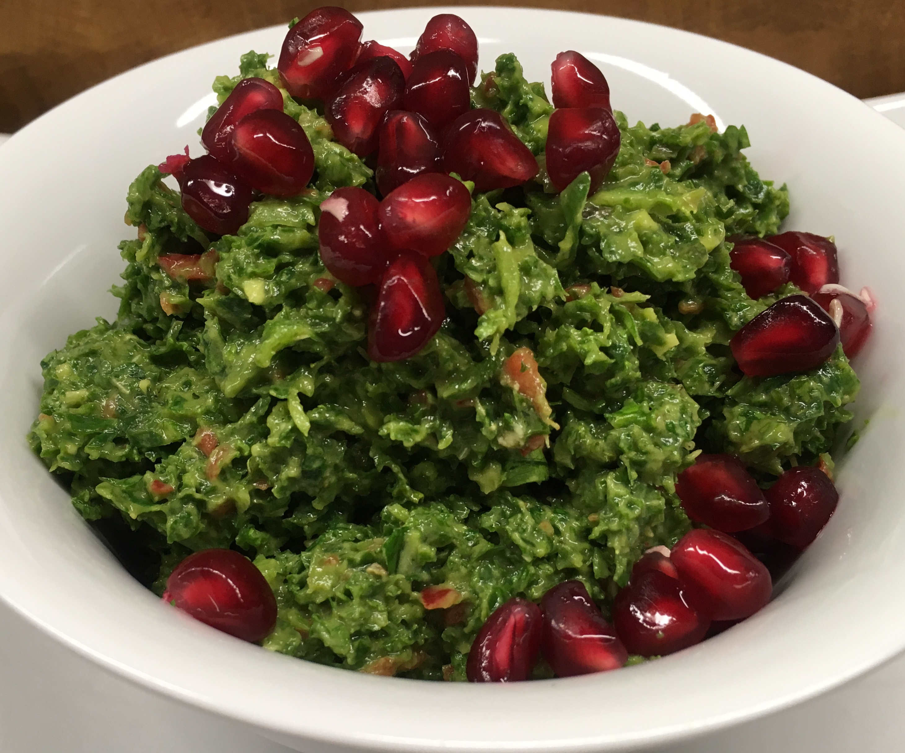 Grünkohl Guacamole mit Granatapfelkernen