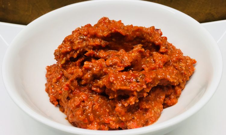 Paprika Chili Dip mit Datteln