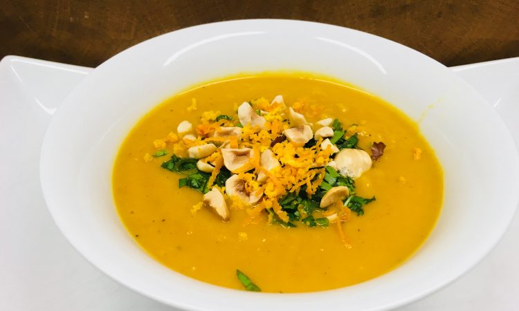 Süßkartoffel Pastinaken Suppe mit weißen Bohnen und Kokosmilch