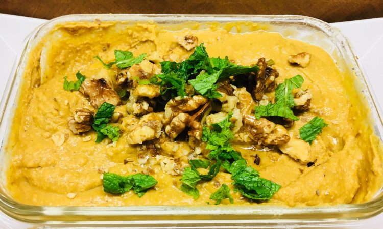 Kürbis Hummus mit Feigen und Walnüssen