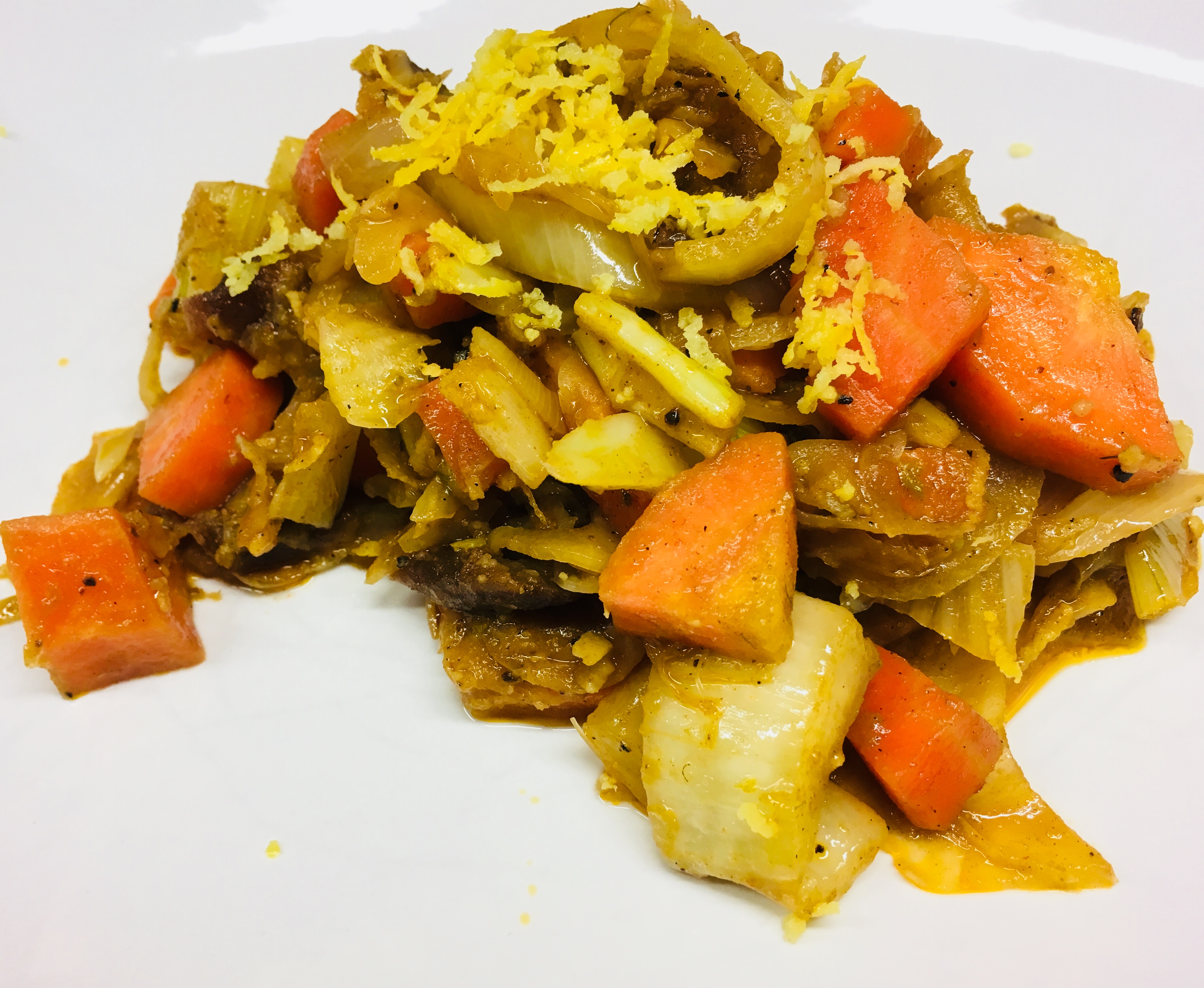 Möhren Fenchel Gemüse mit Aprikosen, Datteln und Harissa