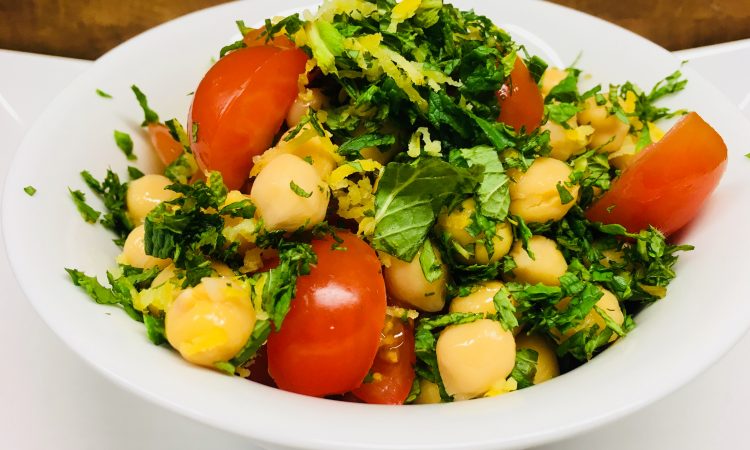 Kichererbsen Salat mit Tomaten und Minze