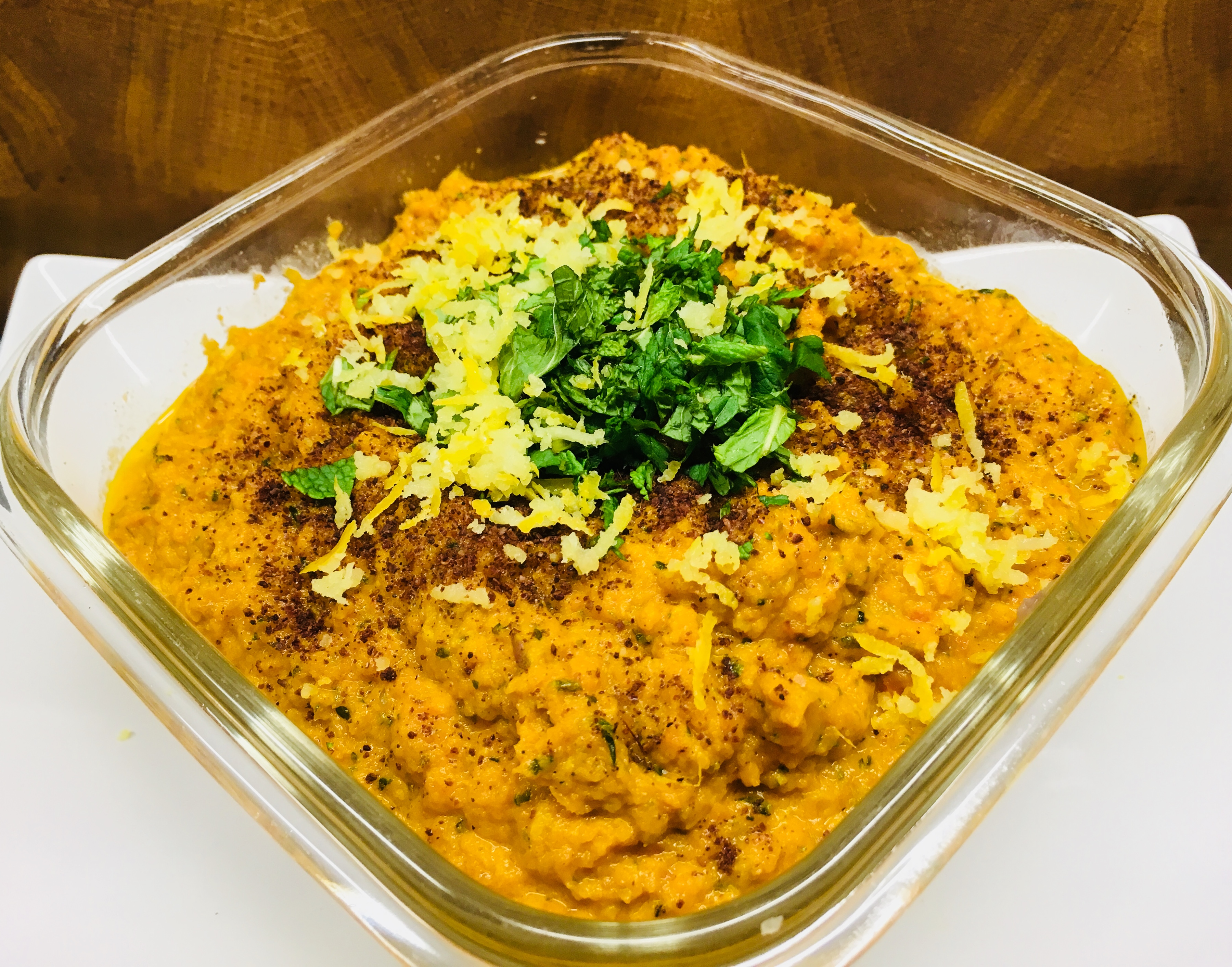 Pikanter Karotten Dip mit Harissa