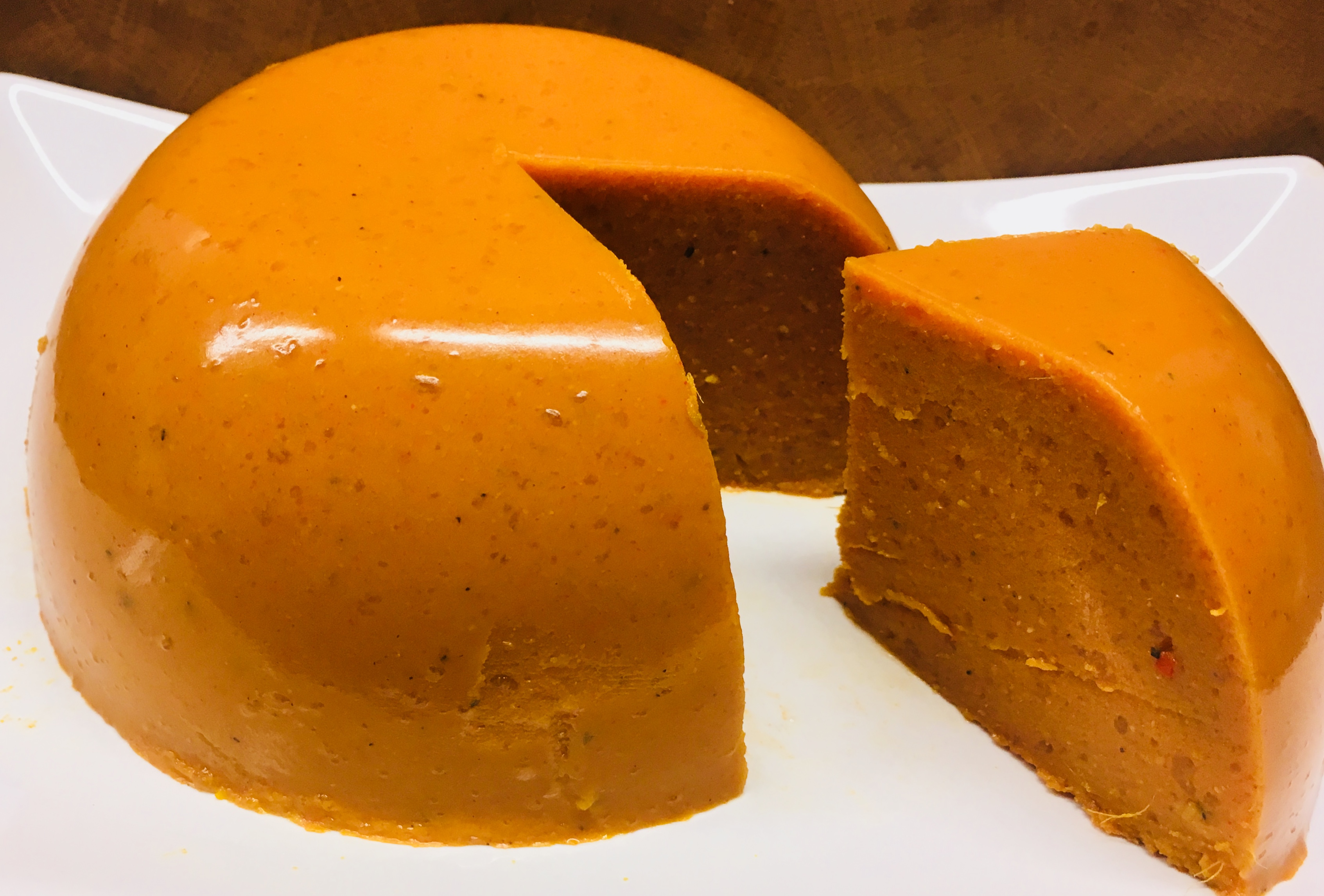 Veganer Cheddar Cheese aus Süßkartoffel, Paprika und Haferflocken