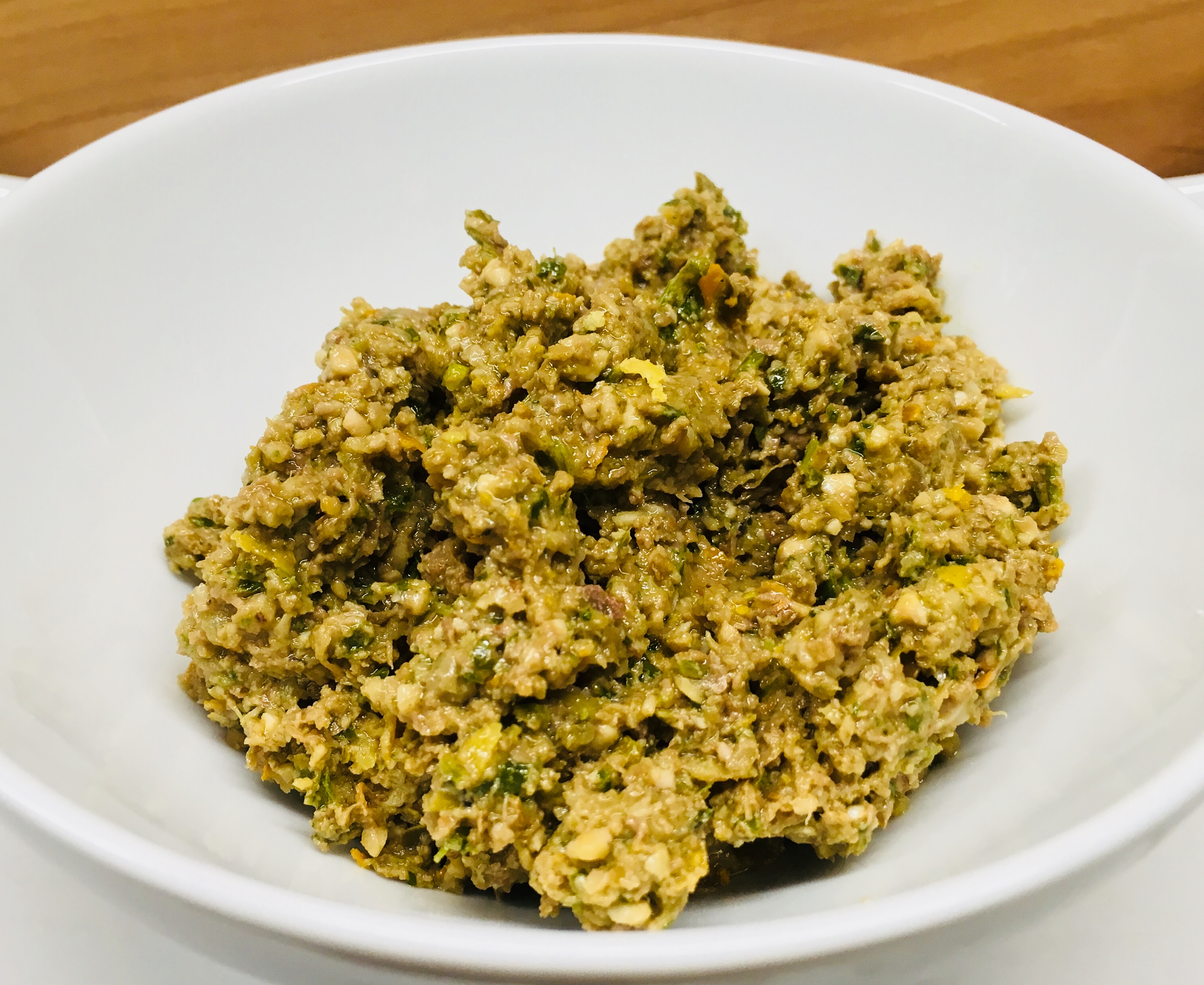 Oliven Walnuss Tapenade mit Orange und Petersilie