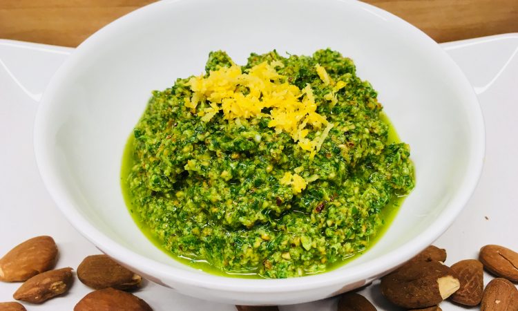 Rucola Pesto mit Mandeln und Zitrone
