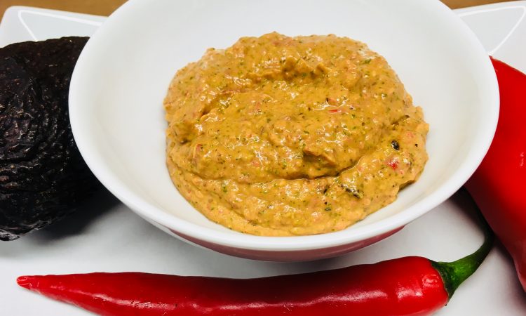 Avocado Paprika Dip mit Tahini, Chili und Za'atar