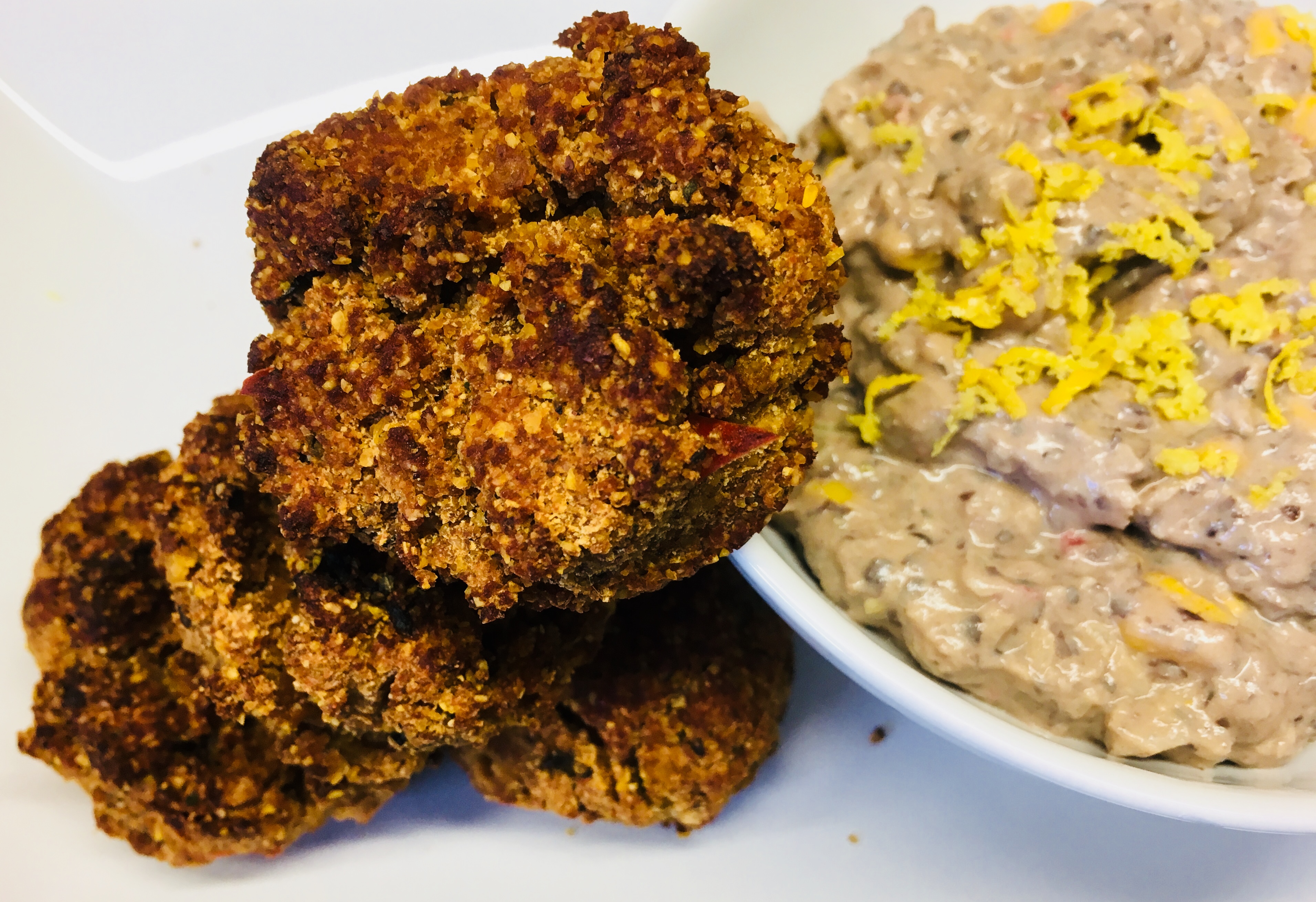 Polenta Muffins mit Tomaten und Chili