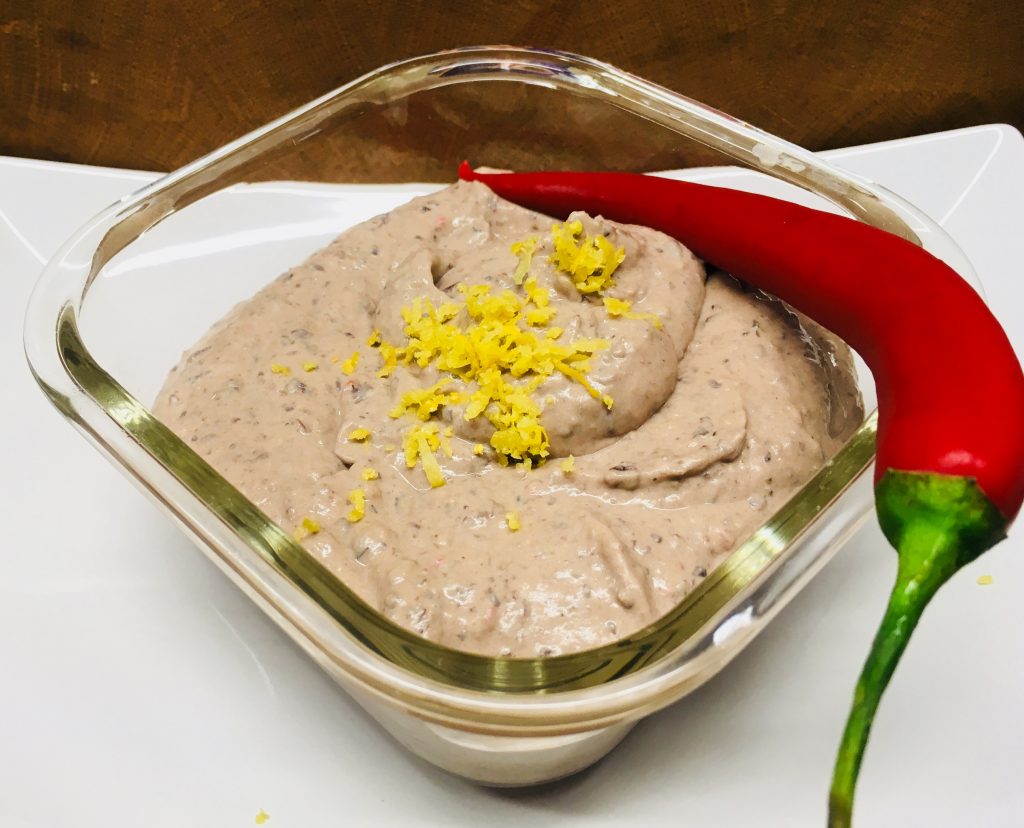 Schwarze Bohnen Hummus Dip mit Chili und Mais