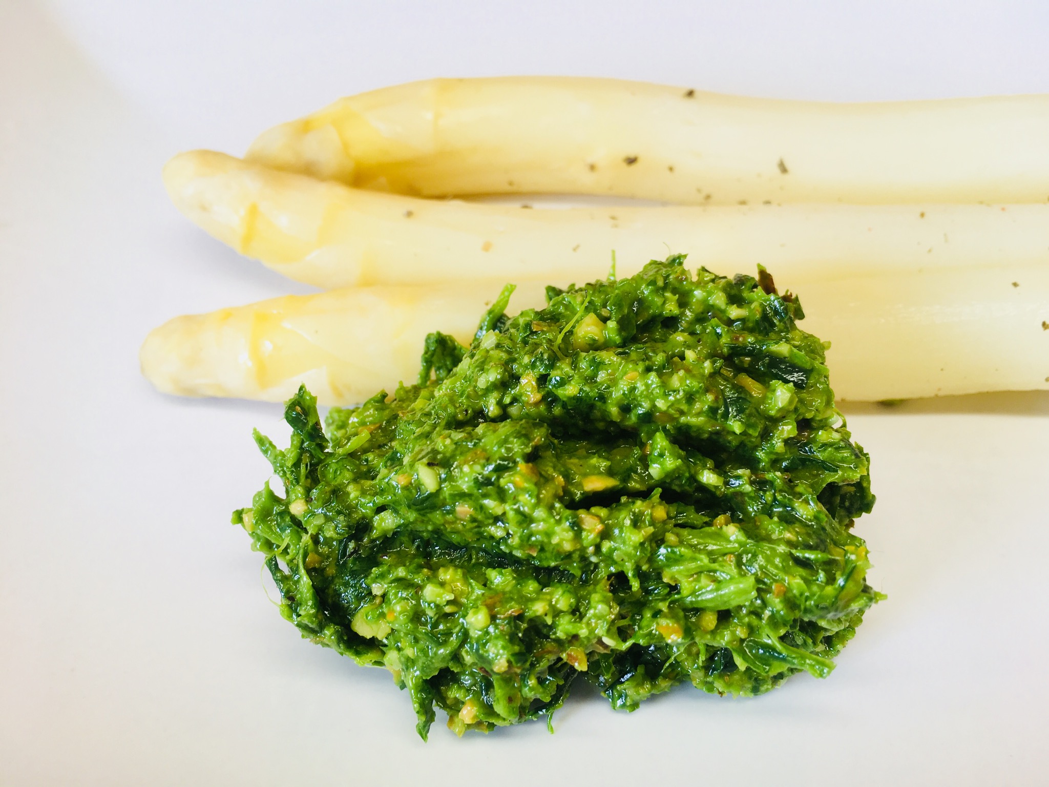 Spargel mit Bärlauchpesto