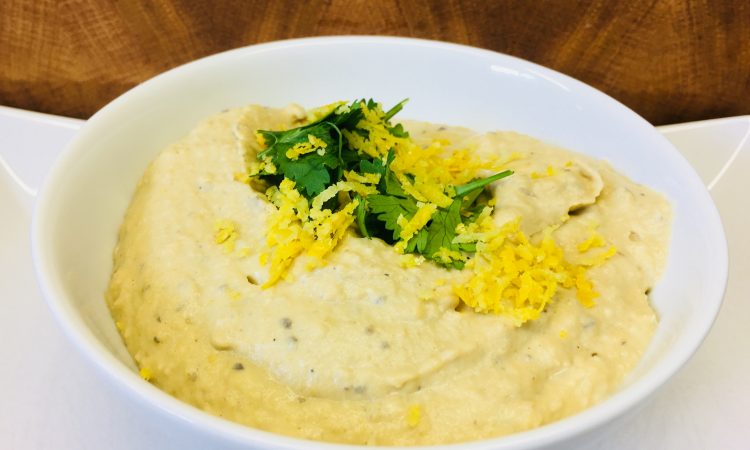 Auberginen Hummus aus Kichererbsen, Auberginen und Tahini