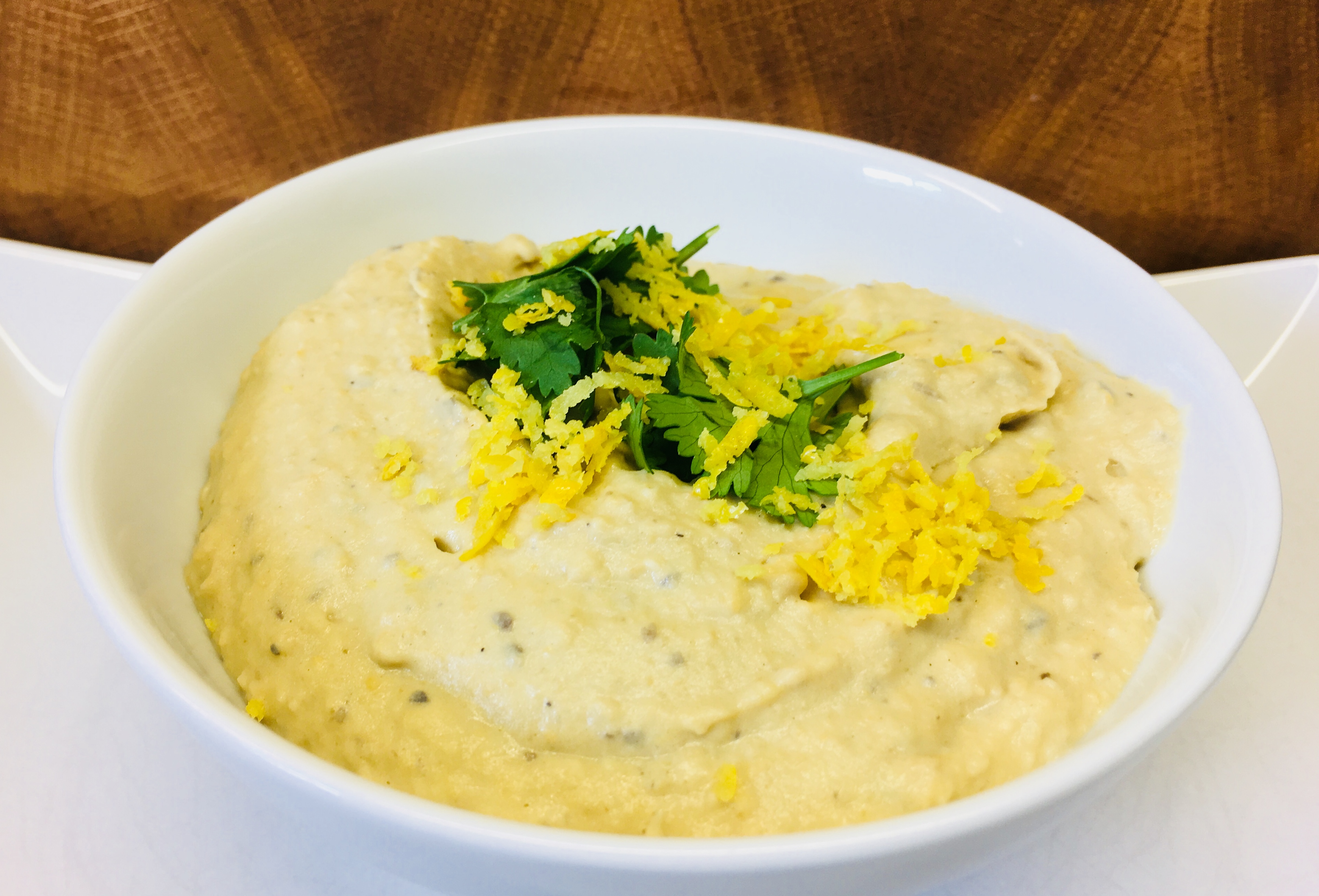 Auberginen Hummus aus Kichererbsen, Auberginen und Tahini