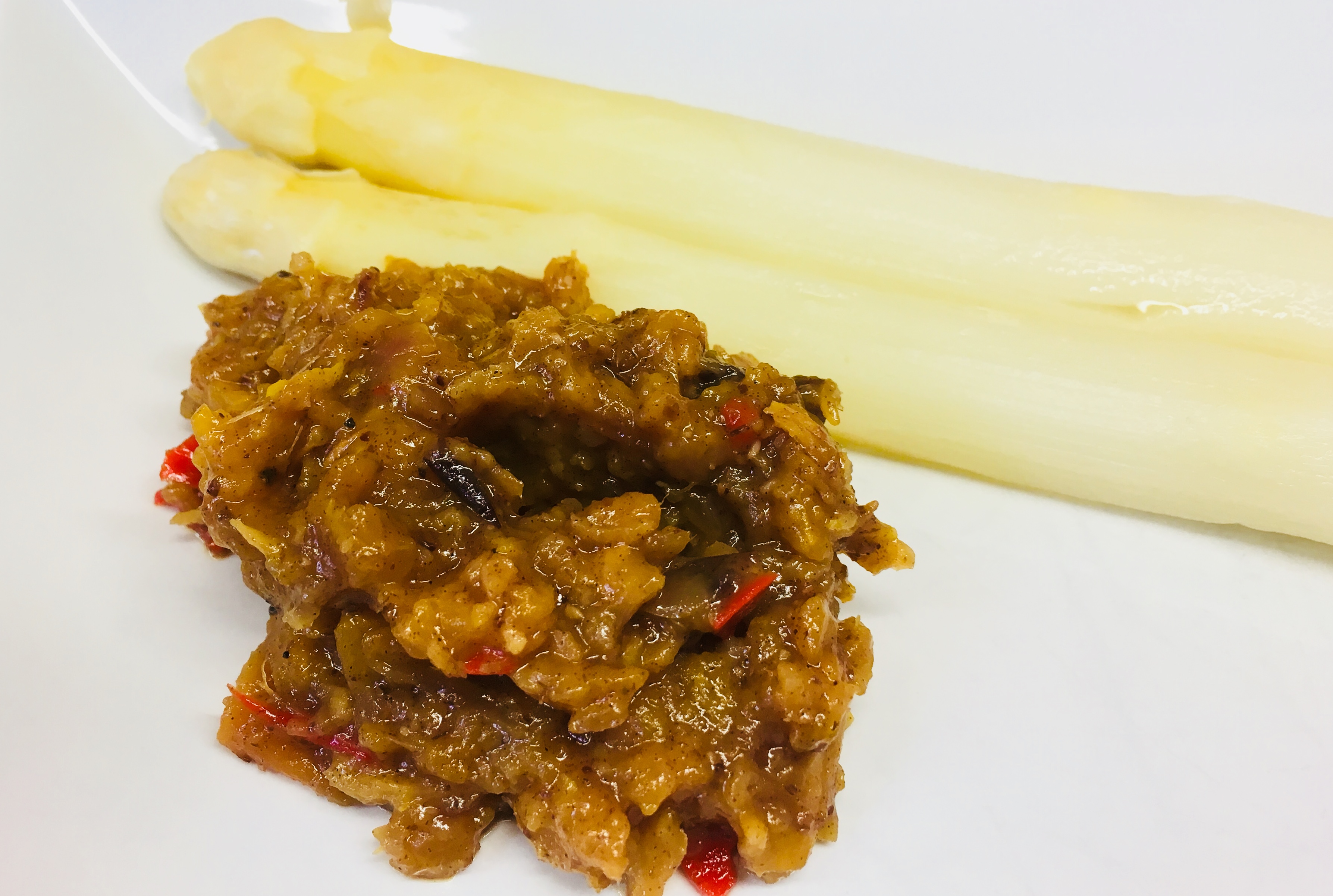 Spargel mit Mispel Chutney