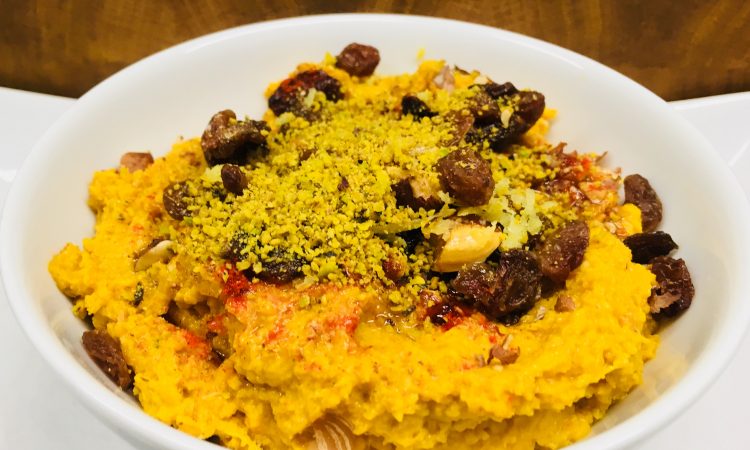 Karotten Hummus mit Ingwer, Rosinen und Pistazien