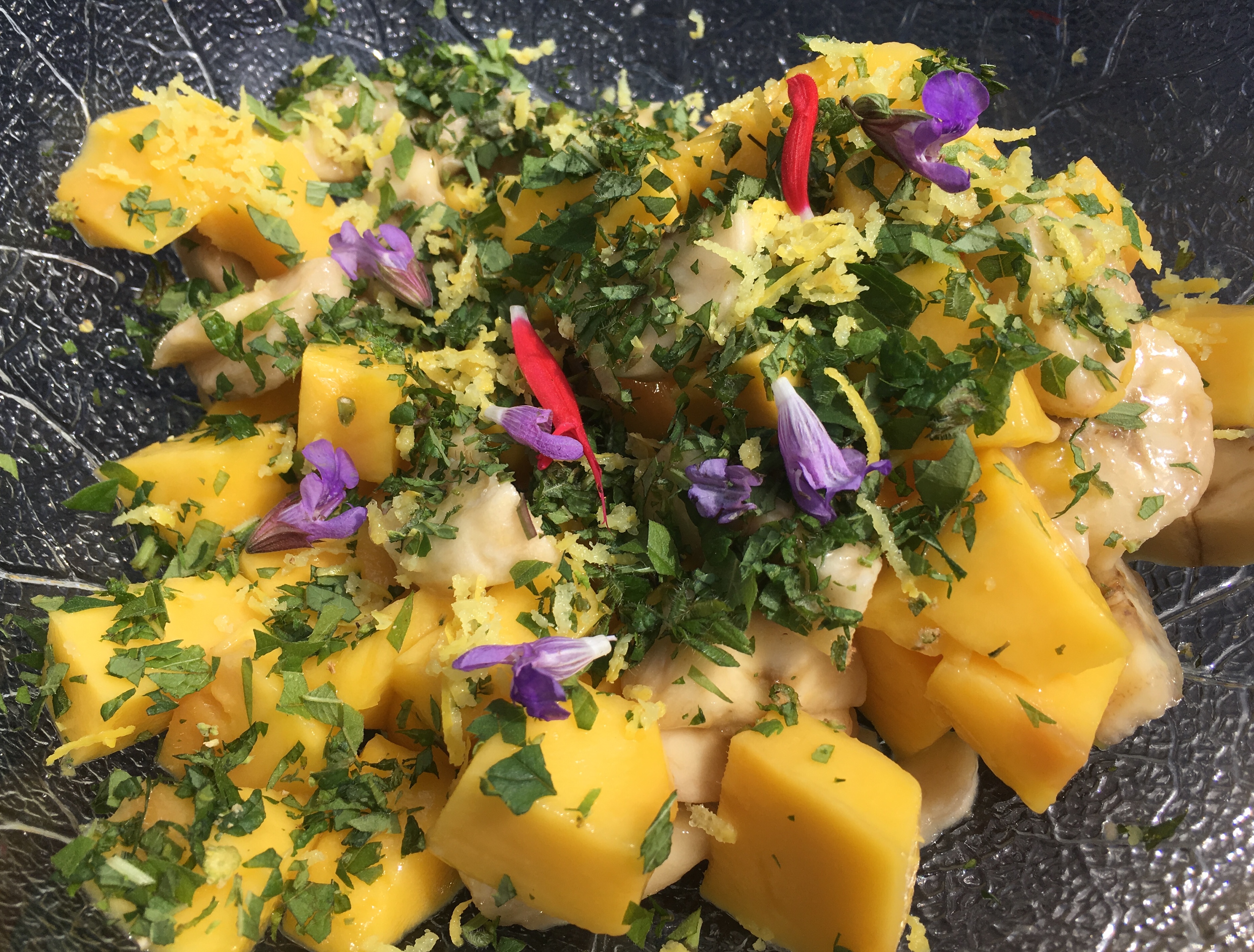Mango Bananen Salat mit Süßkräutern