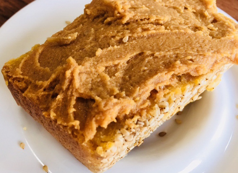 Tahini Miso Brotaufstrich
