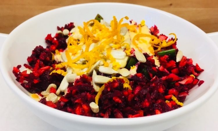 Karotten Rote Bete Salat mit Berberizen und Orangen-Ingwer-Miso Dressing