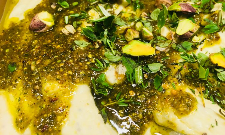 Weiße Bohnen Dip mit Thymian Pistazien Pesto