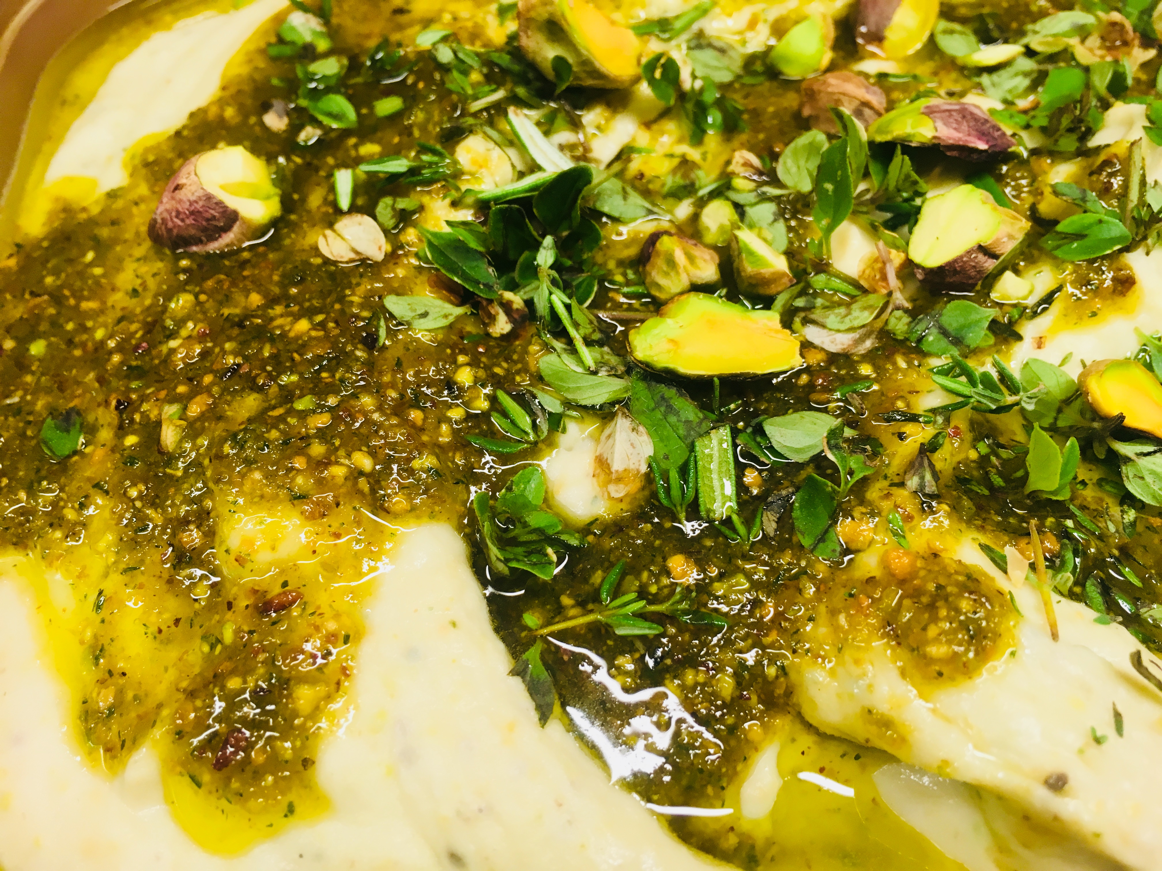 Weiße Bohnen Dip mit Thymian Pistazien Pesto