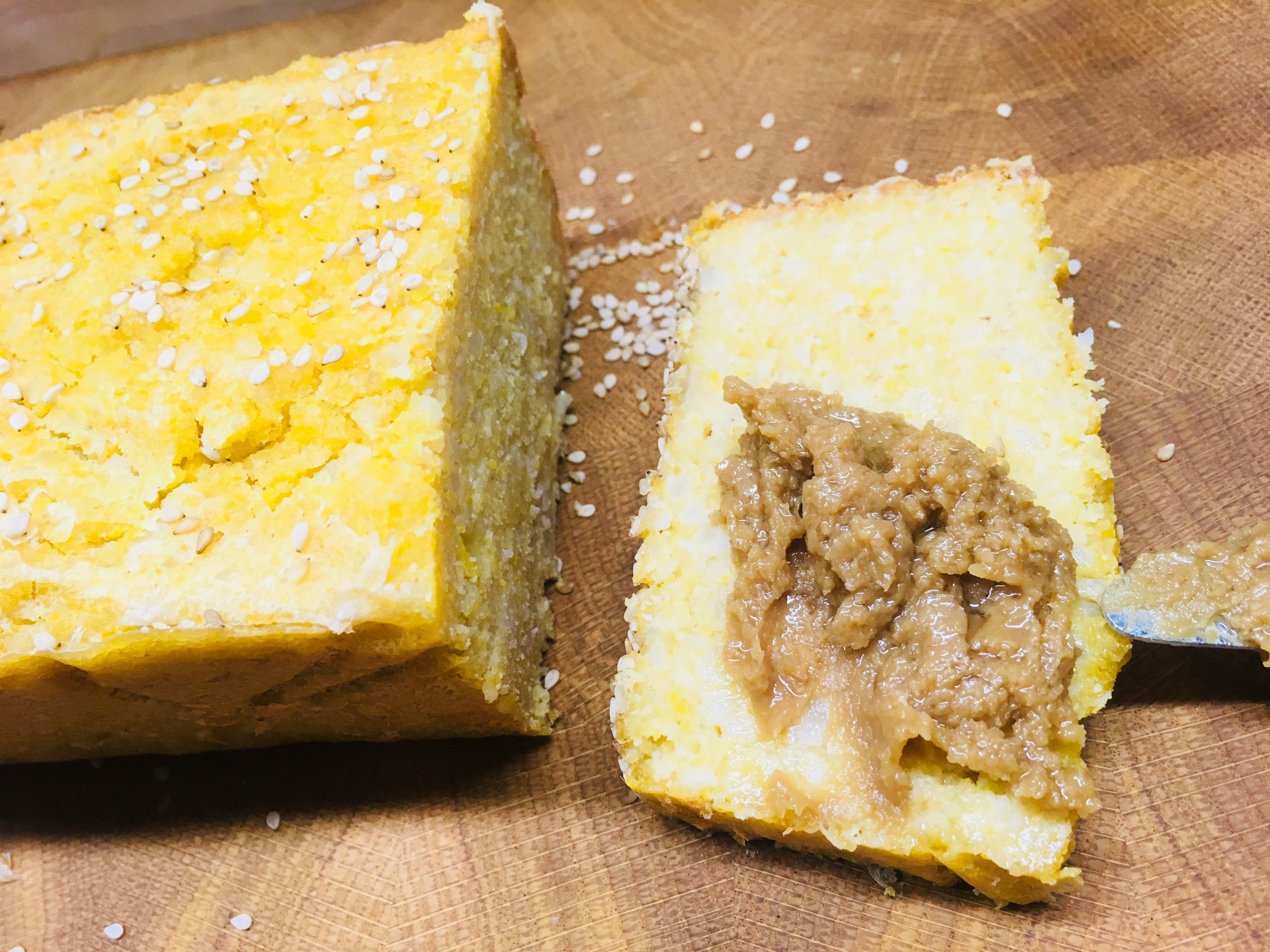 Polenta Mais Brot mit Reis und Sesam