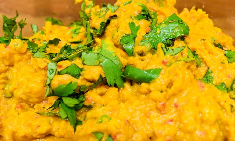 Süßkartoffel Dip mit Tahini, Paprika und Curry