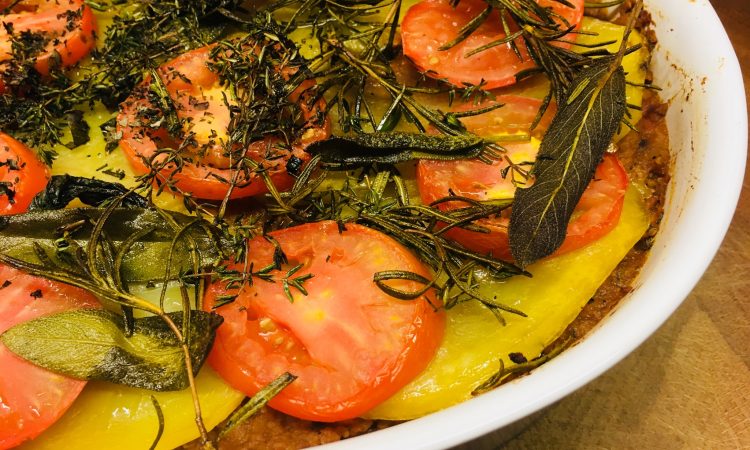 Vegan Moussaka: Auberginen Kartoffel Auflauf mit Linsen und Walnüssen