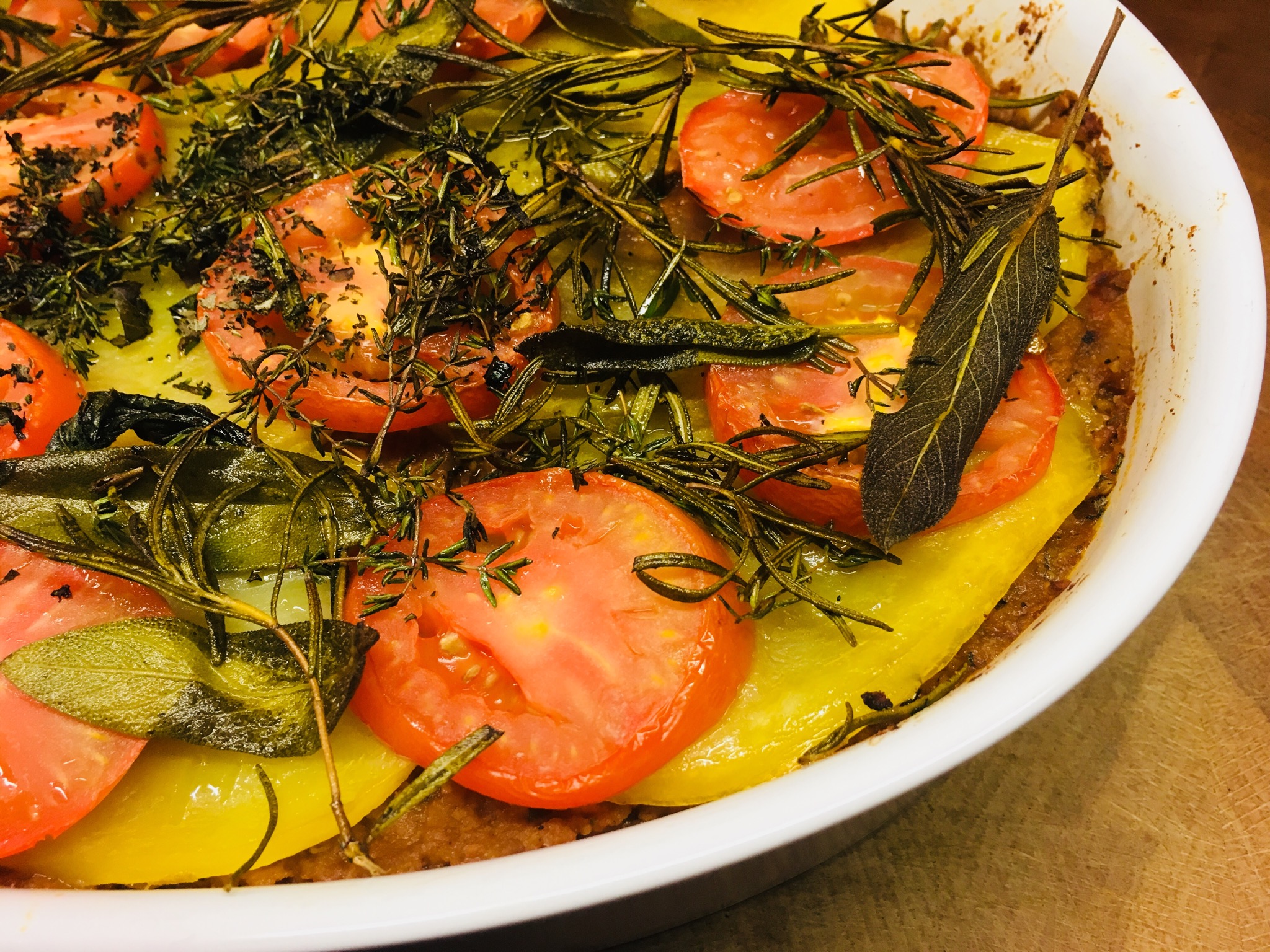 Vegan Moussaka: Auberginen Kartoffel Auflauf mit Linsen und Walnüssen