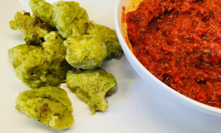 Bärlauch Gnocchi mit Thymian Zitronen Öl und Paprika Chili Dip