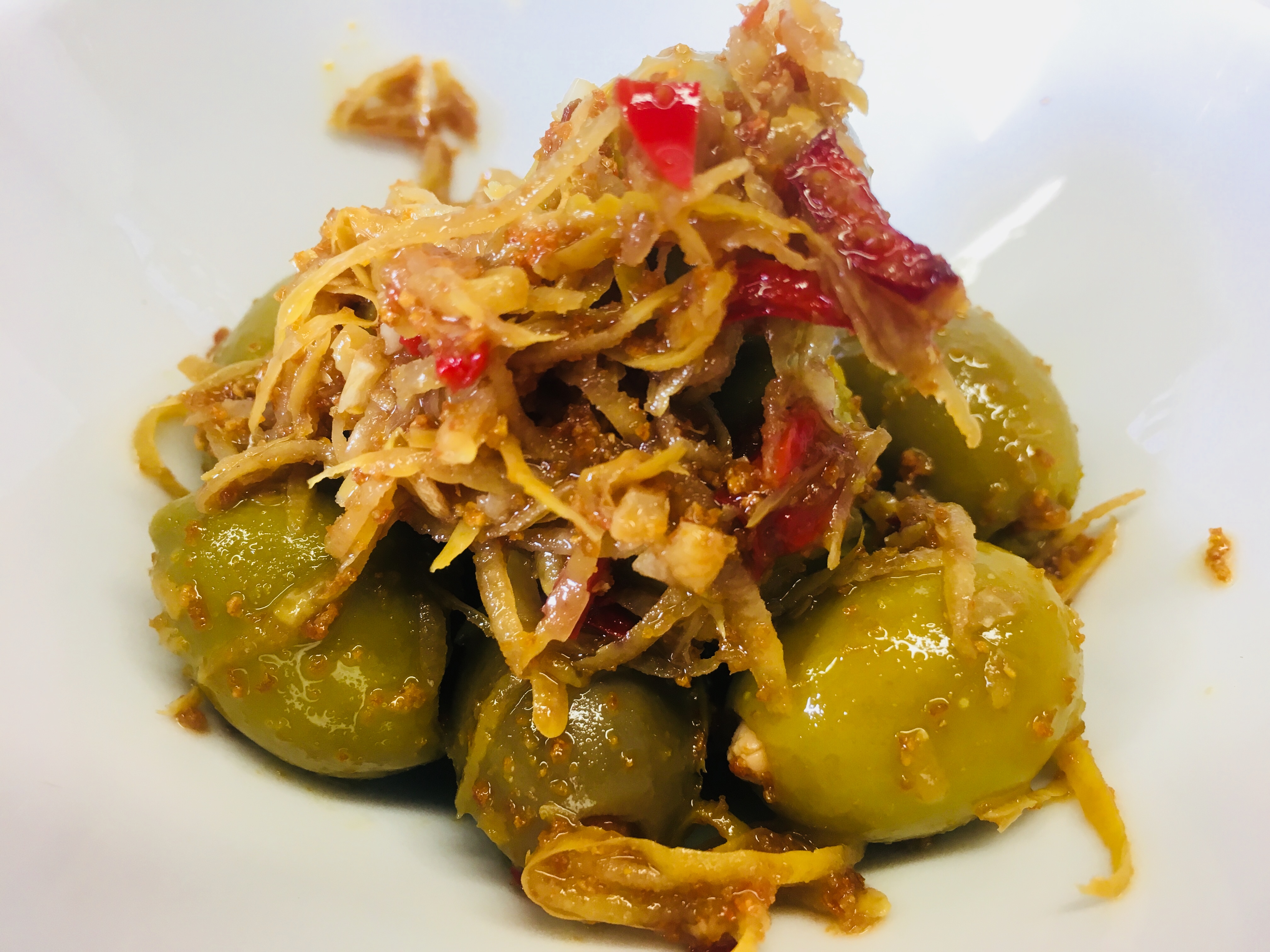 Orangen-Oliven mit Chili