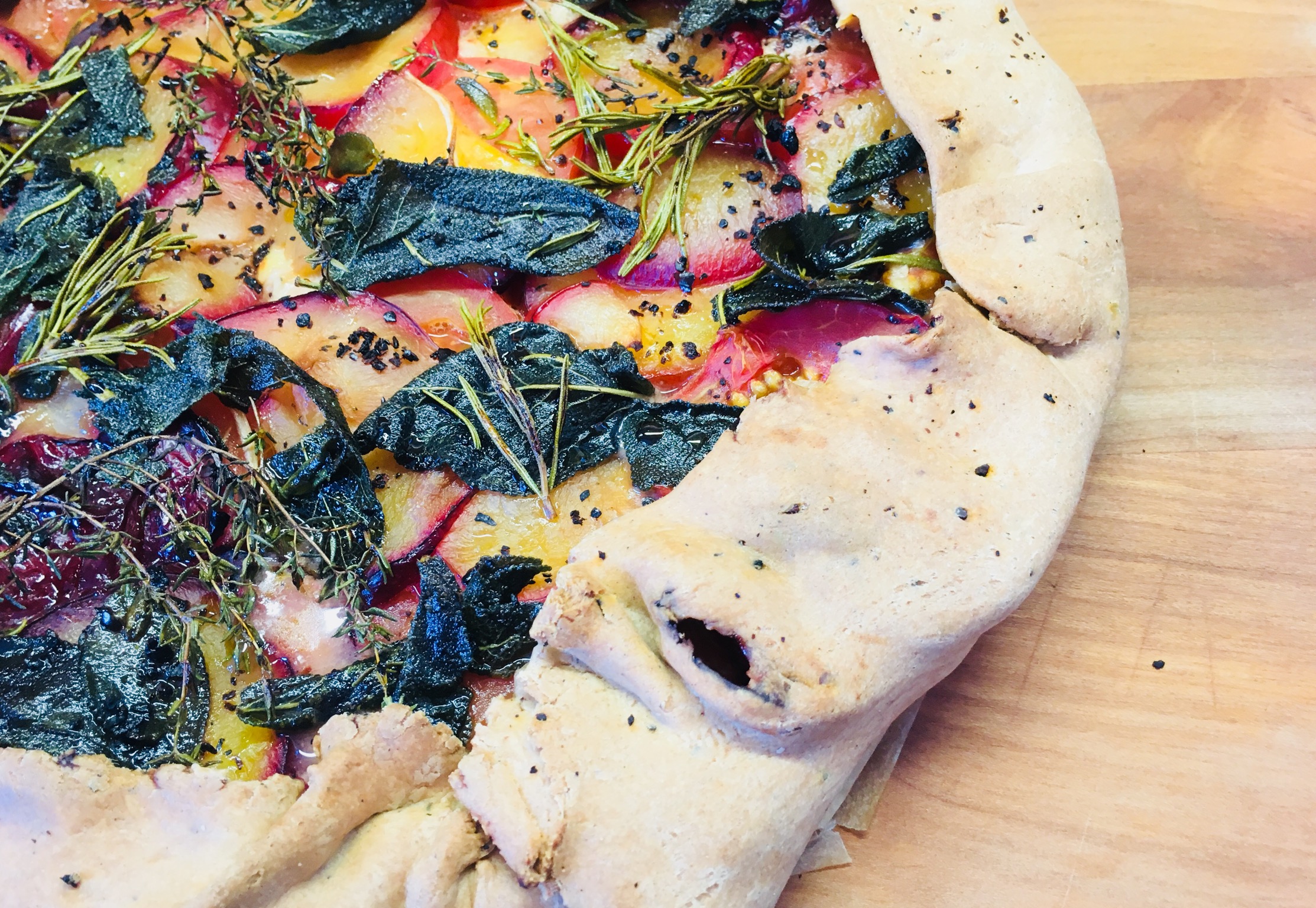 Galette mit Tomaten, Zucchini und Pflaumen