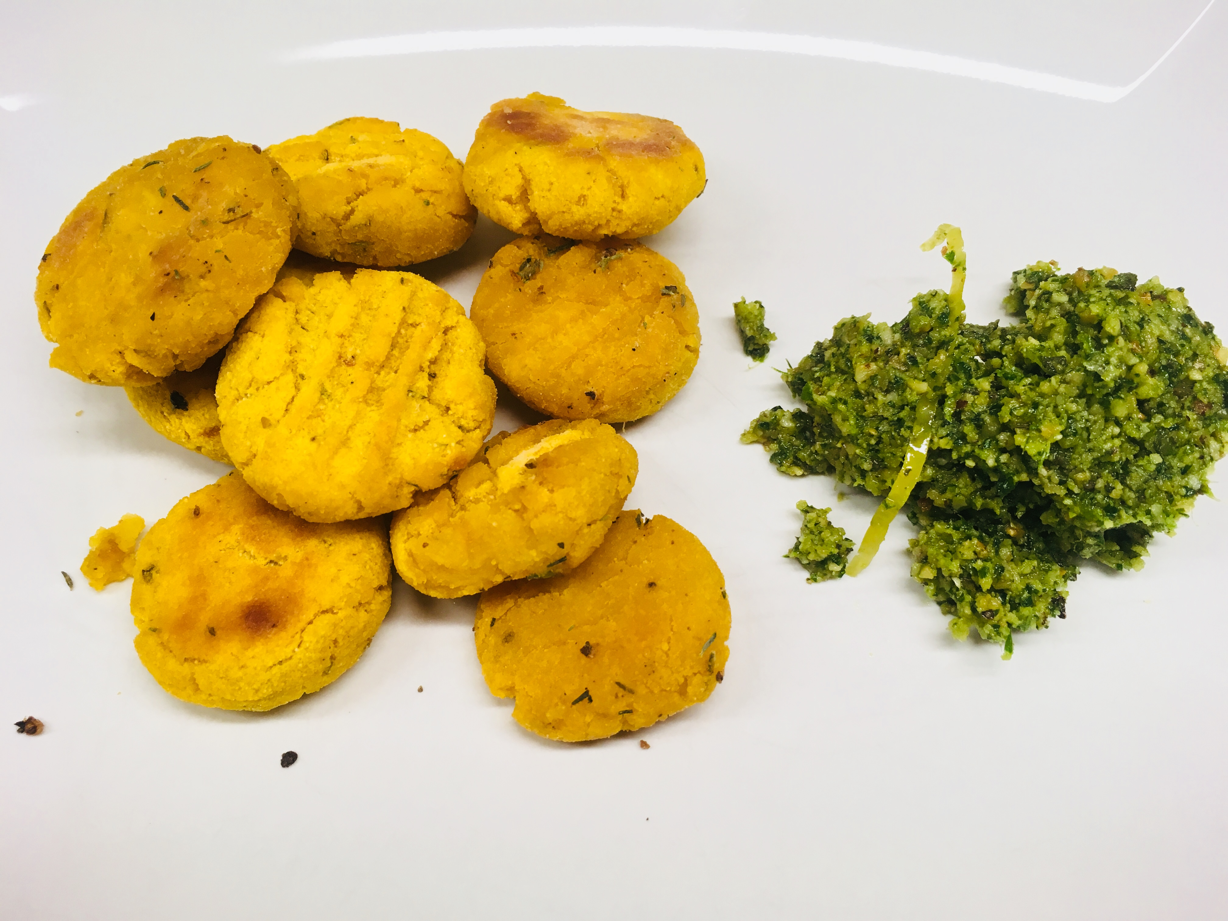Gebackene Kürbis Gnocchi mit Haselnuss Salbei Pesto