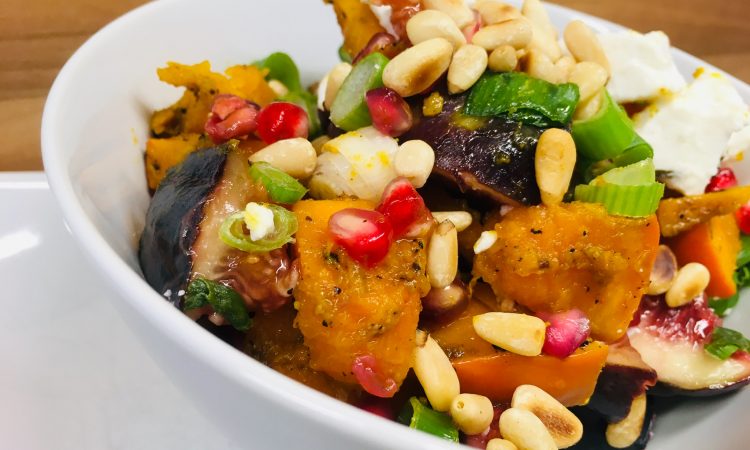 Kürbis Salat mit Granatapfelkernen, Feigen und Feta