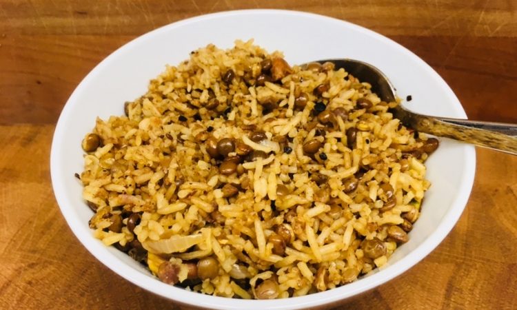 Linsen Reis mit Aprikosen, Pistazien und karamellisierten Zwiebeln